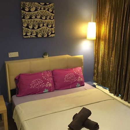 7 Star Hotel كوتا دامانسارا المظهر الخارجي الصورة