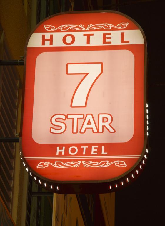 7 Star Hotel كوتا دامانسارا المظهر الخارجي الصورة